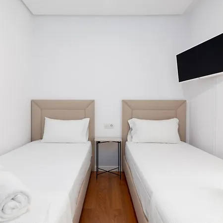 Apartup Colon Attic Center Valence